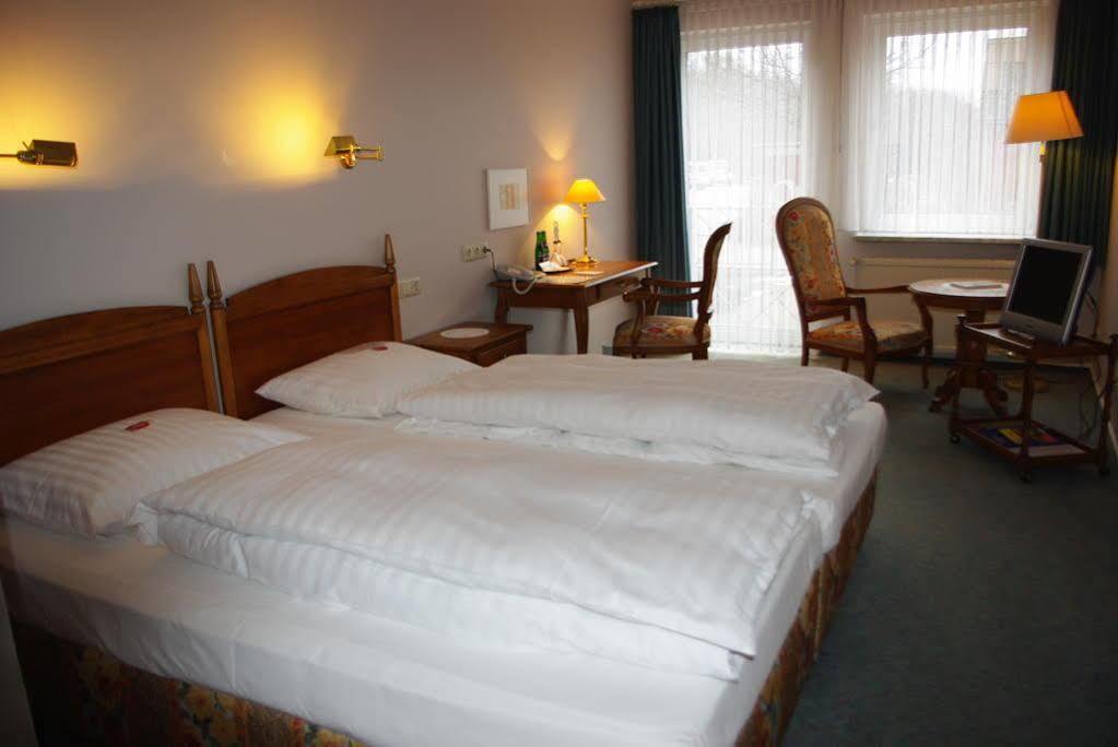 Kino-Hotel Meyer Harsefeld Екстериор снимка